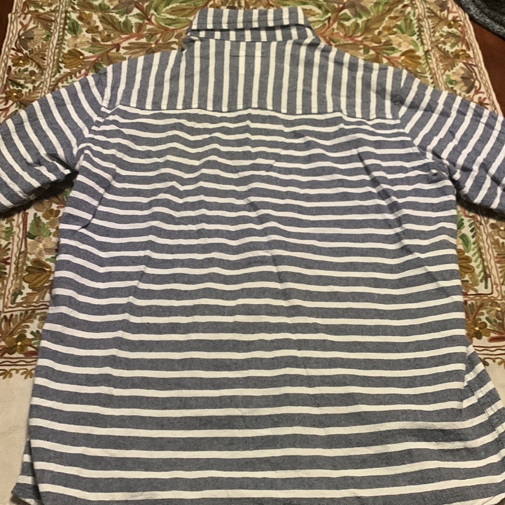 Short sleeve collared button down, medium - Picture 4 of 4